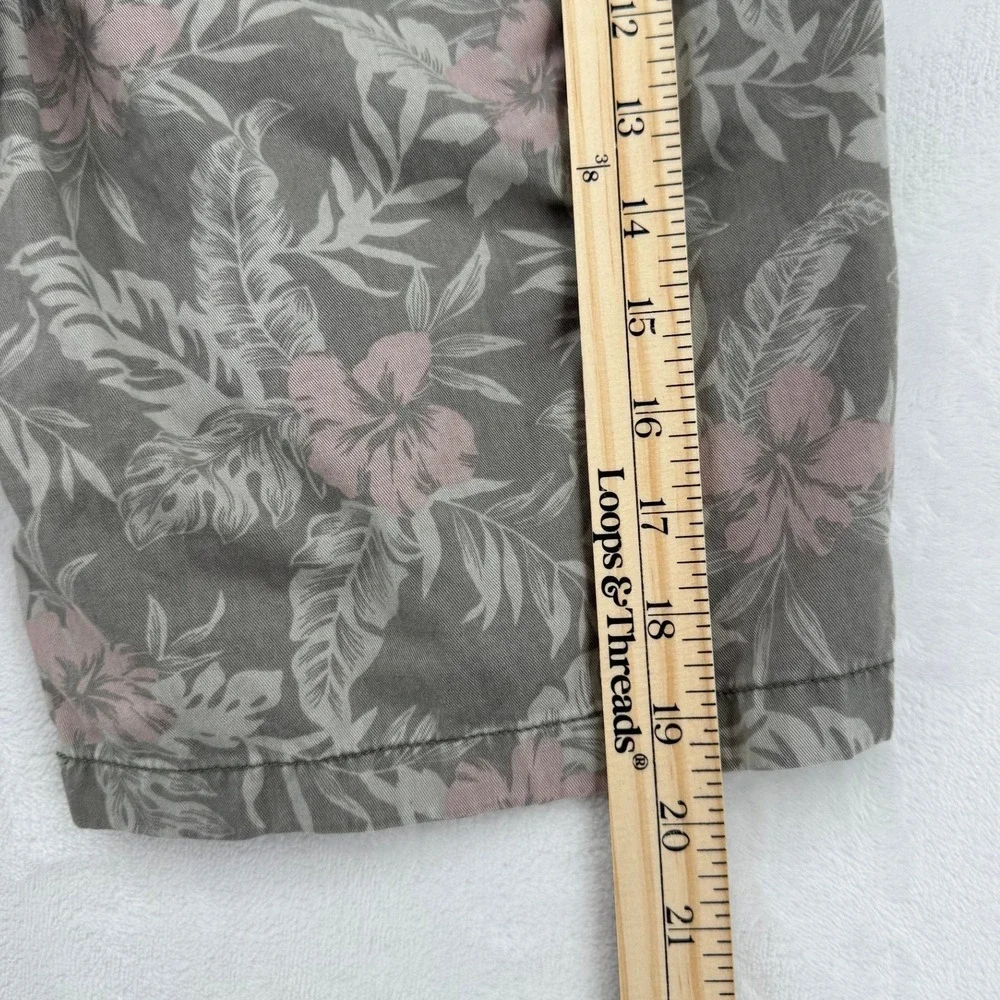 Uniqlo Chino Shorts Mens S Grey Pink Excellent Tropical Hibiscus Floral 171173